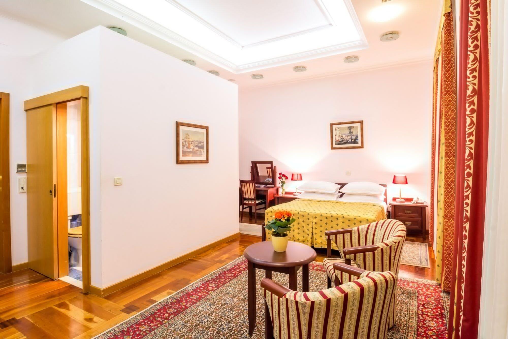 Palazzo President Hotel Сплит Екстериор снимка