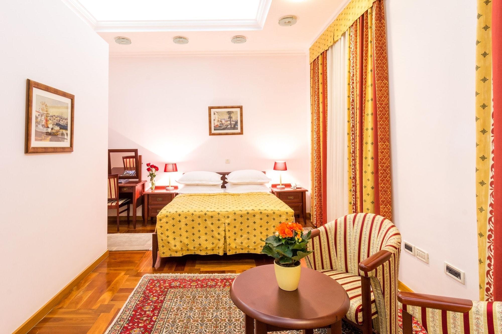 Palazzo President Hotel Сплит Екстериор снимка
