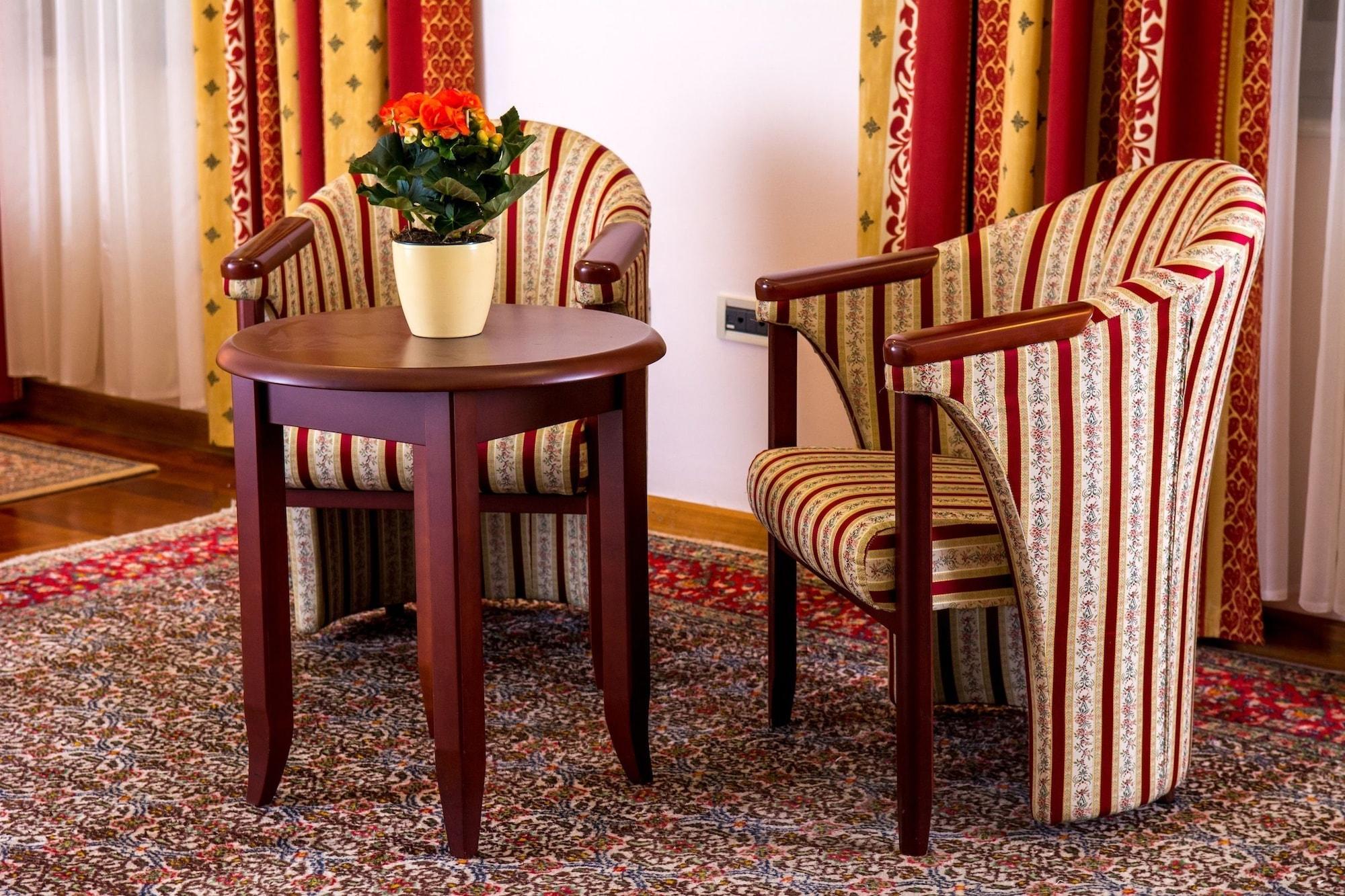 Palazzo President Hotel Сплит Екстериор снимка