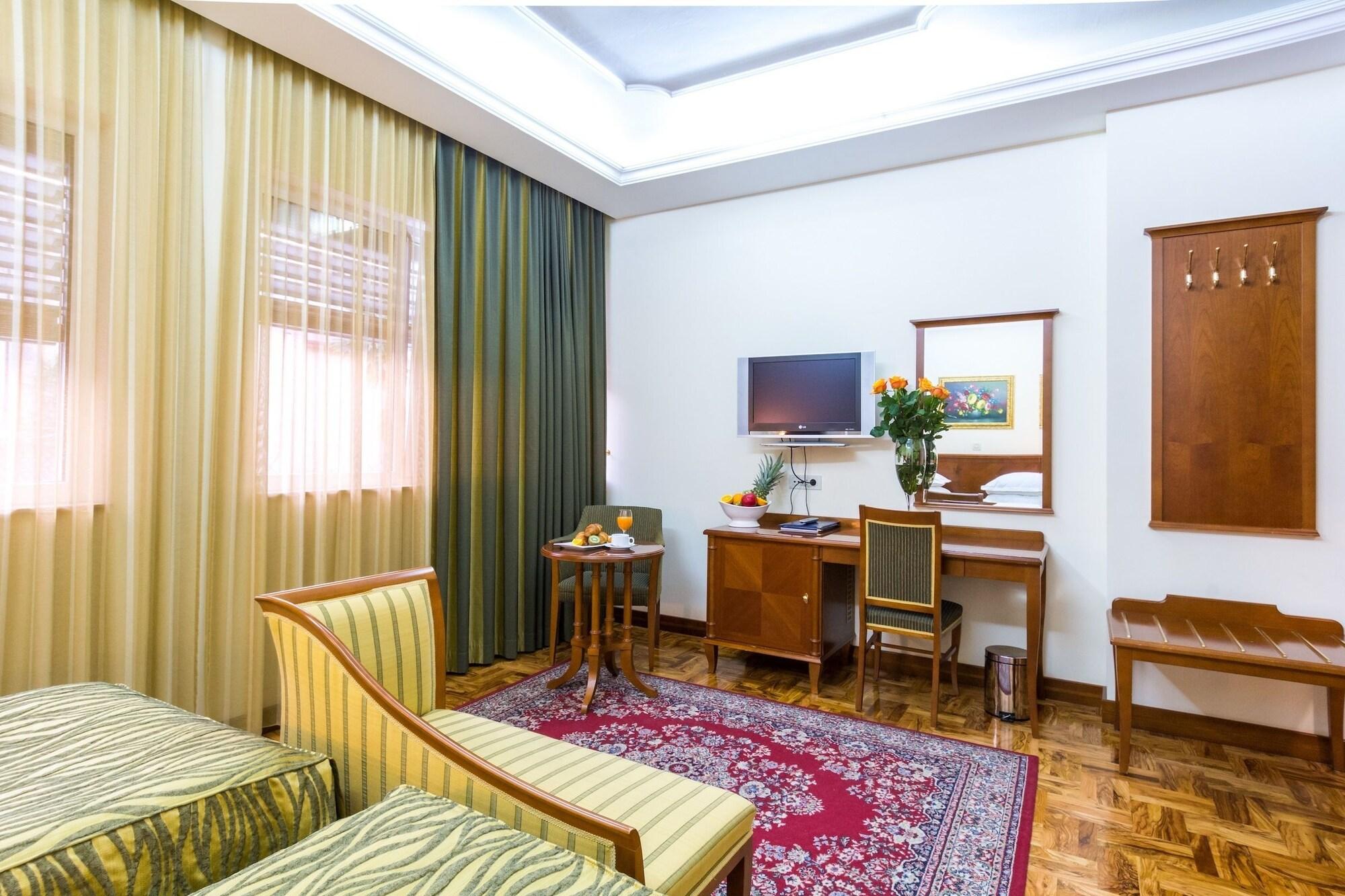 Palazzo President Hotel Сплит Екстериор снимка