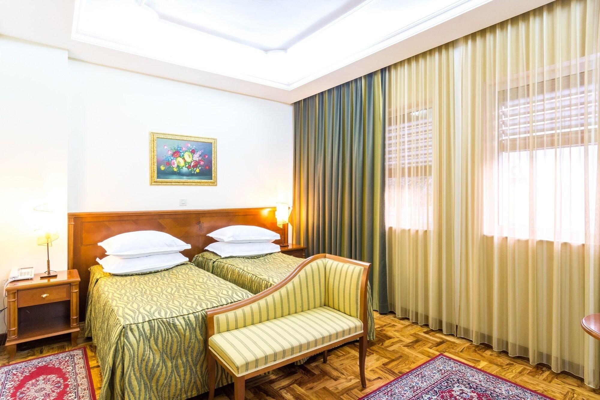 Palazzo President Hotel Сплит Екстериор снимка