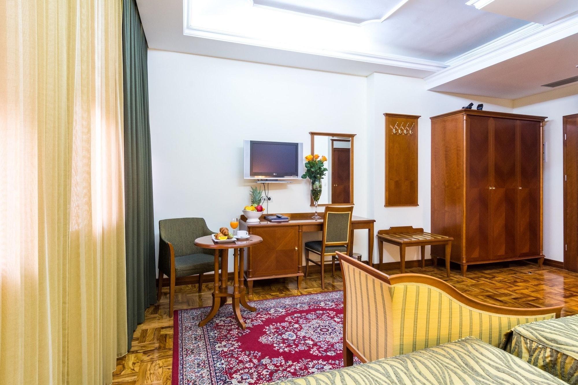 Palazzo President Hotel Сплит Екстериор снимка