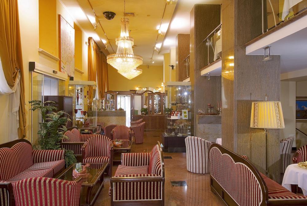Palazzo President Hotel Сплит Екстериор снимка