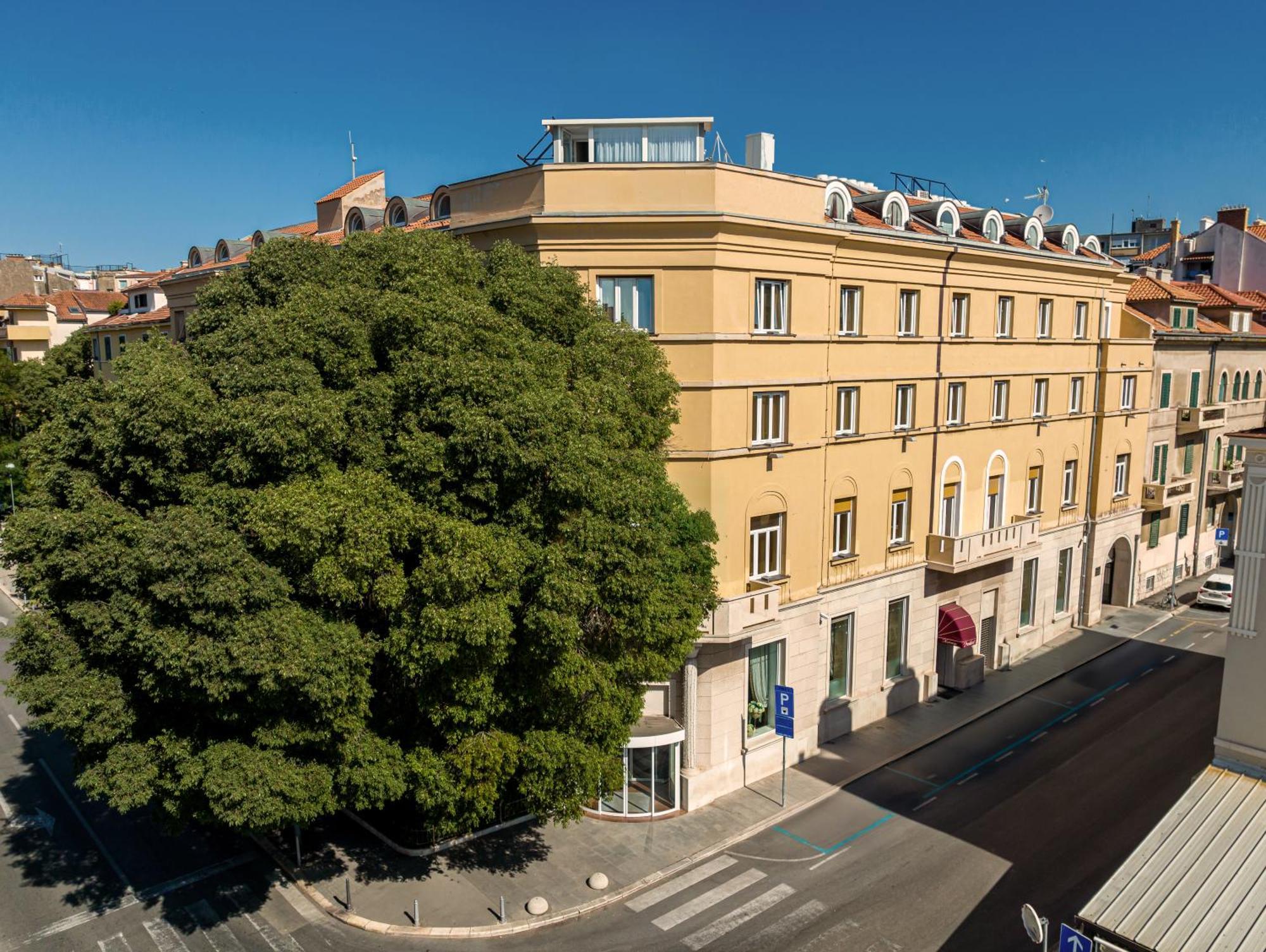 Palazzo President Hotel Сплит Екстериор снимка